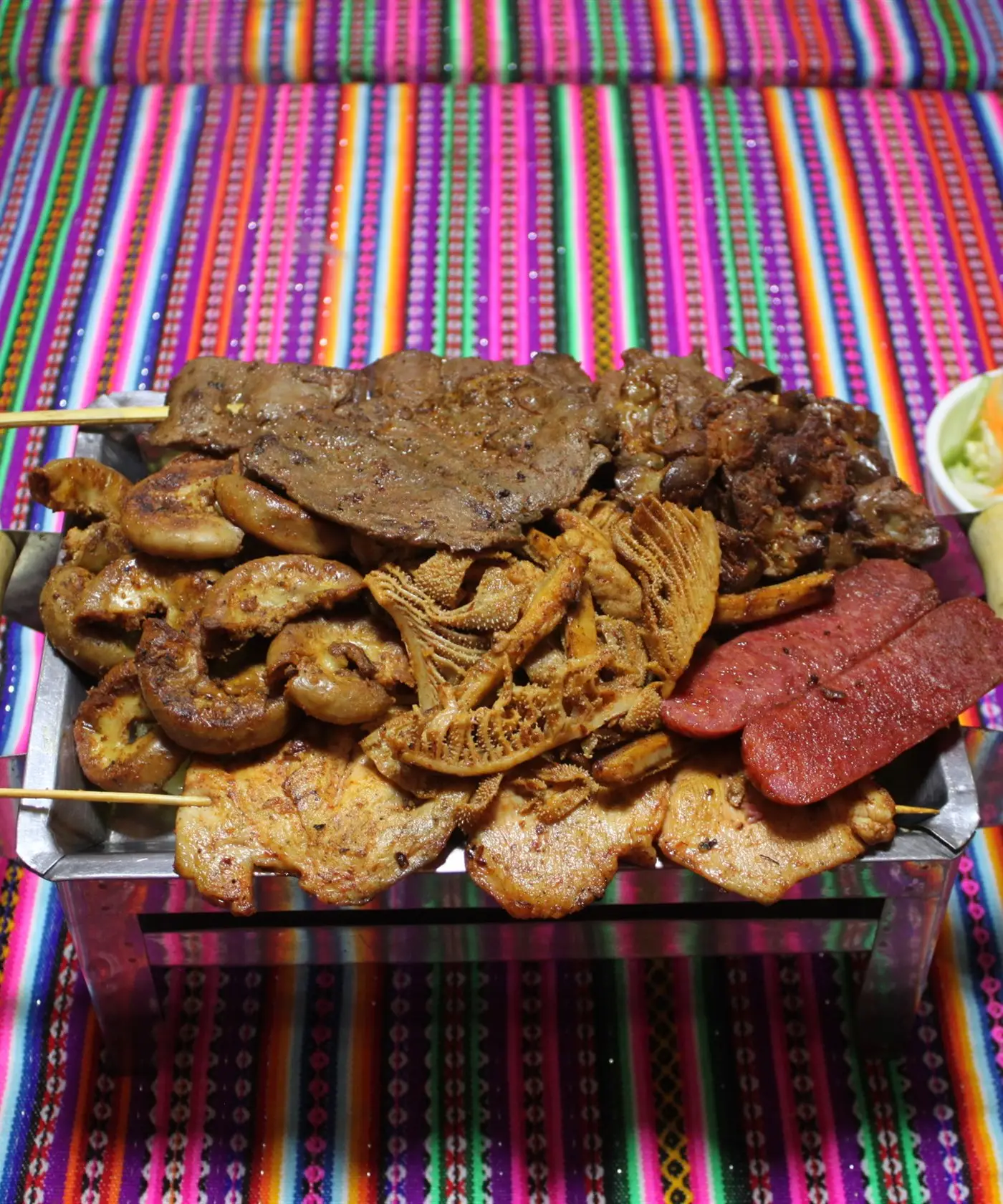 Parrilla de anticuchos, rachi y choncholí de La Carreta Wanka